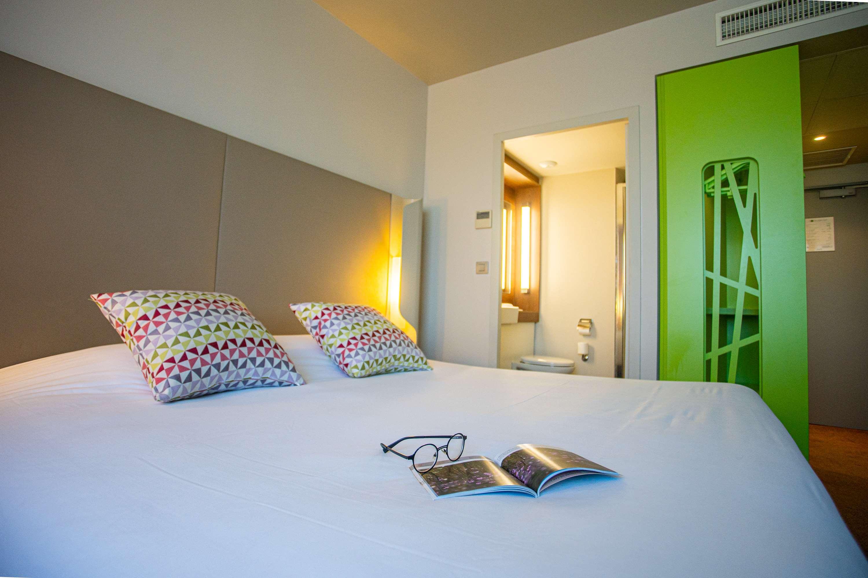 Campanile Carcassonne Est - La Cite Hotel Bagian luar foto