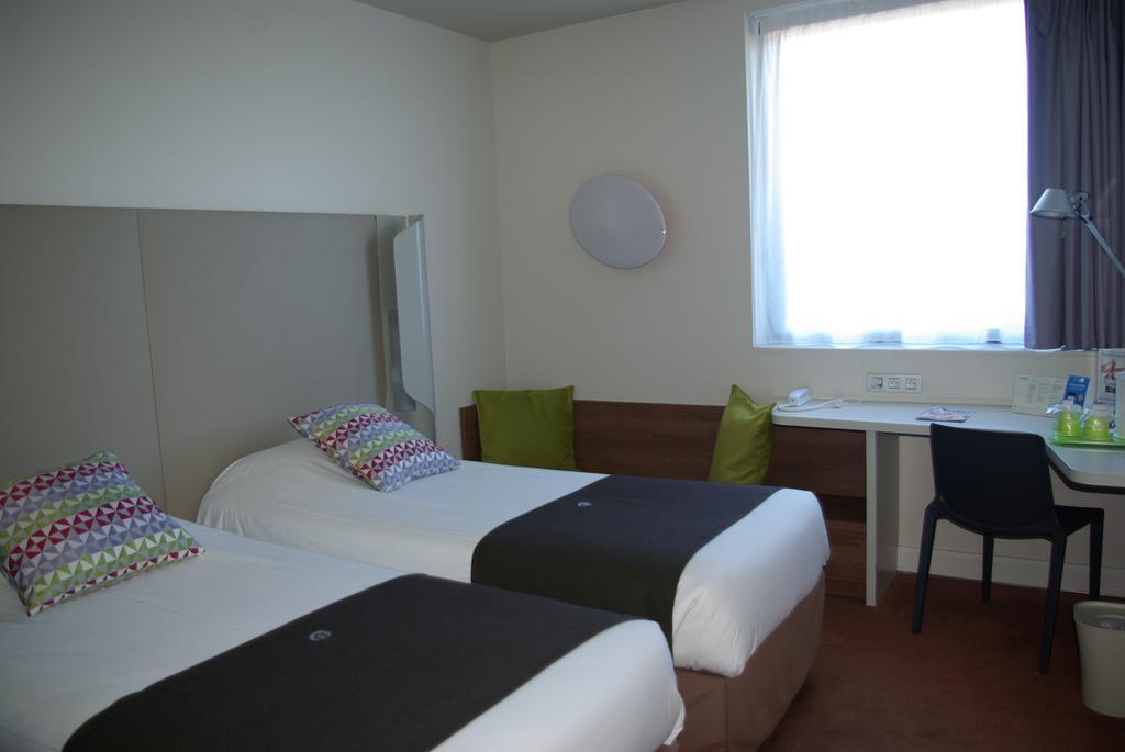 Campanile Carcassonne Est - La Cite Hotel Bagian luar foto