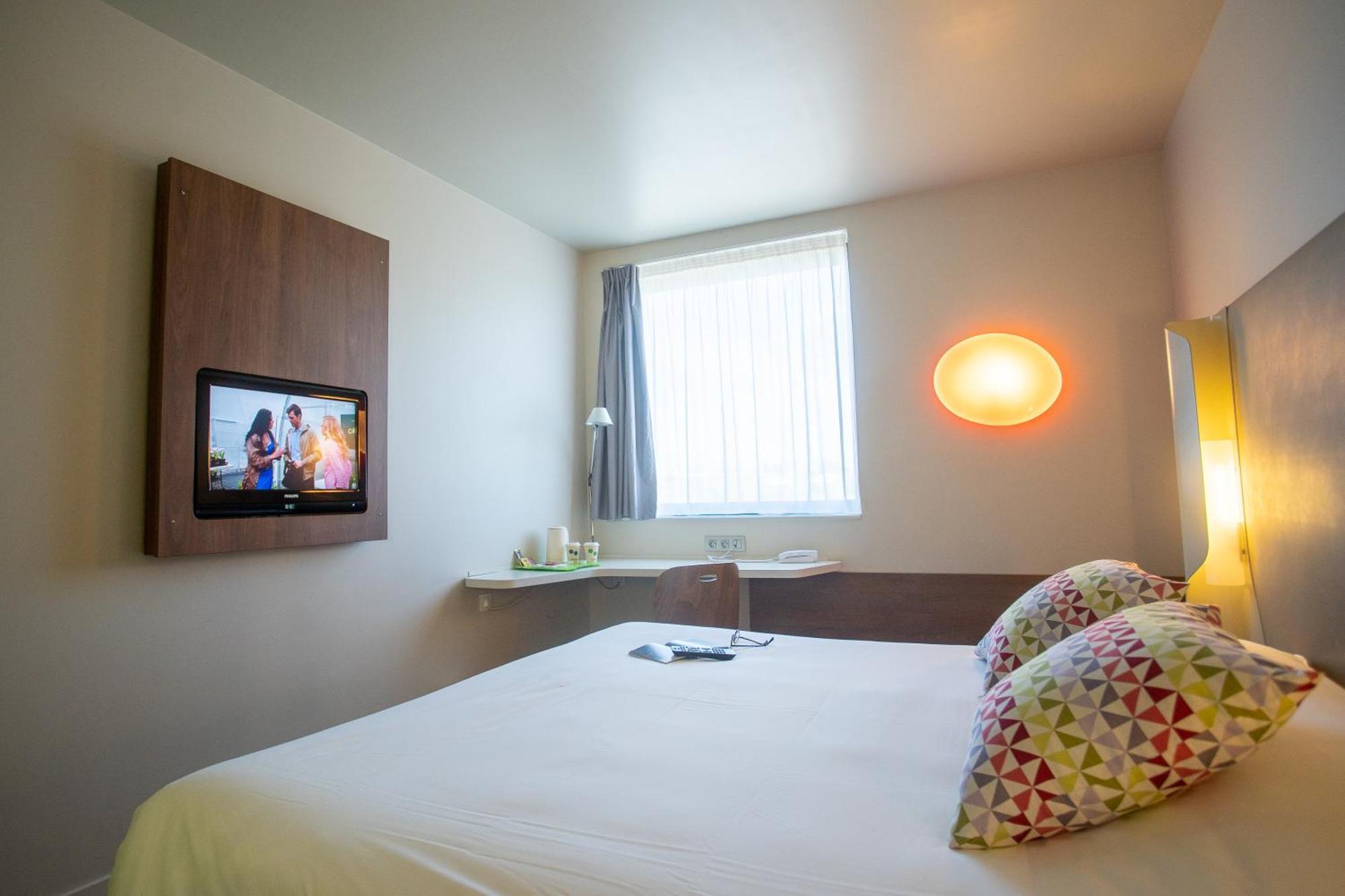 Campanile Carcassonne Est - La Cite Hotel Bagian luar foto